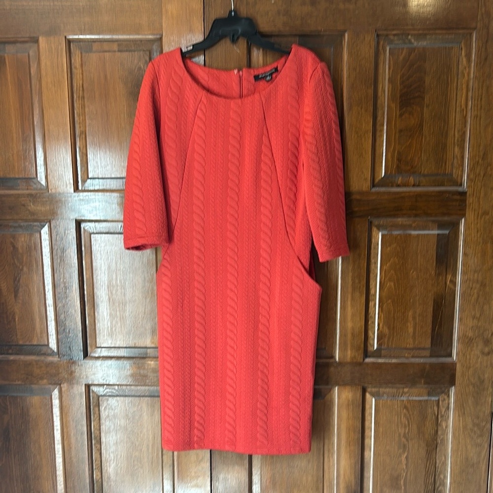 Sharagano Women's Red Quilted Textured 3/4 Sleeve Shift Dress with Pockets 10 - Picture 4 of 8